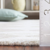 Safavieh Ebony 4'-0" x 6'-0" Rug in Light Brown / Ivory