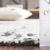 Safavieh Ebony 4'-0" x 6'-0" Rug in Black / Ivory