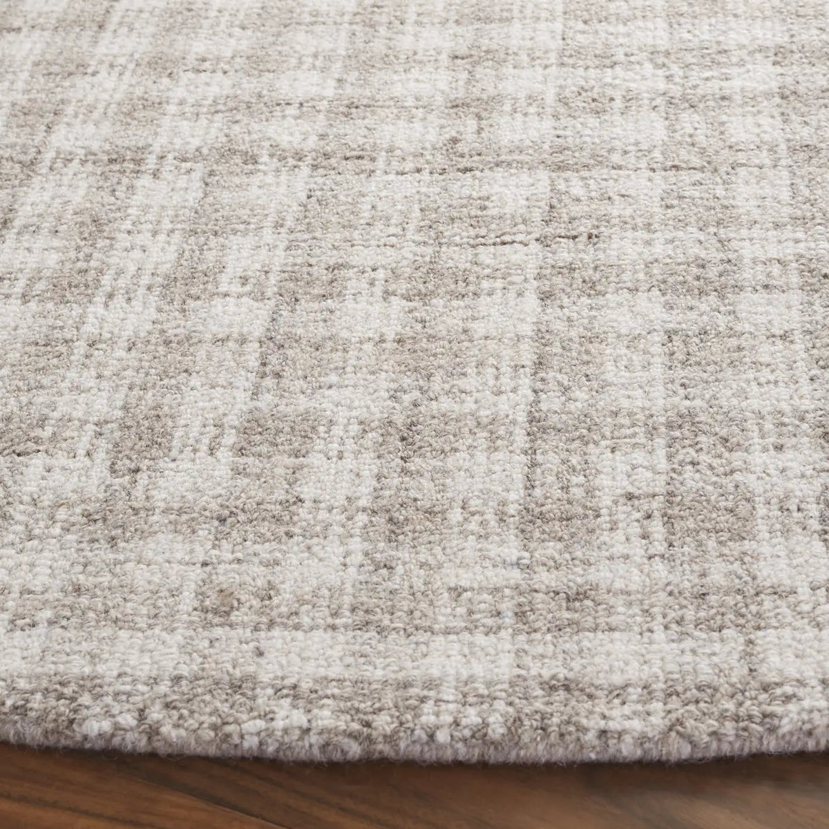 Safavieh Ebony 6'-0" x 6'-0" Rug in Beige / Ivory