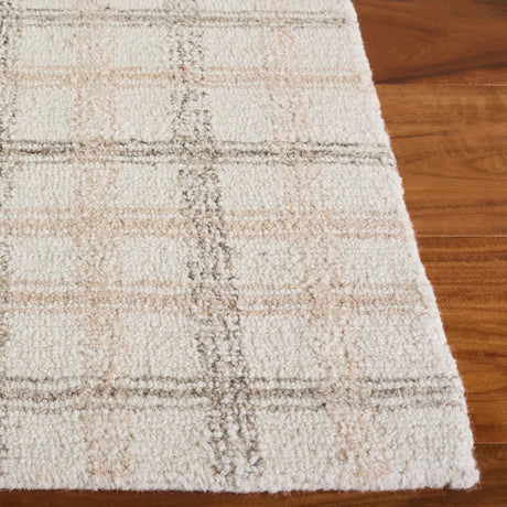 Safavieh Ebony 6'-0" x 9'-0" Rug in Beige / Ivory