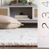 Safavieh Ebony 4'-0" x 6'-0" Rug in Beige / Ivory