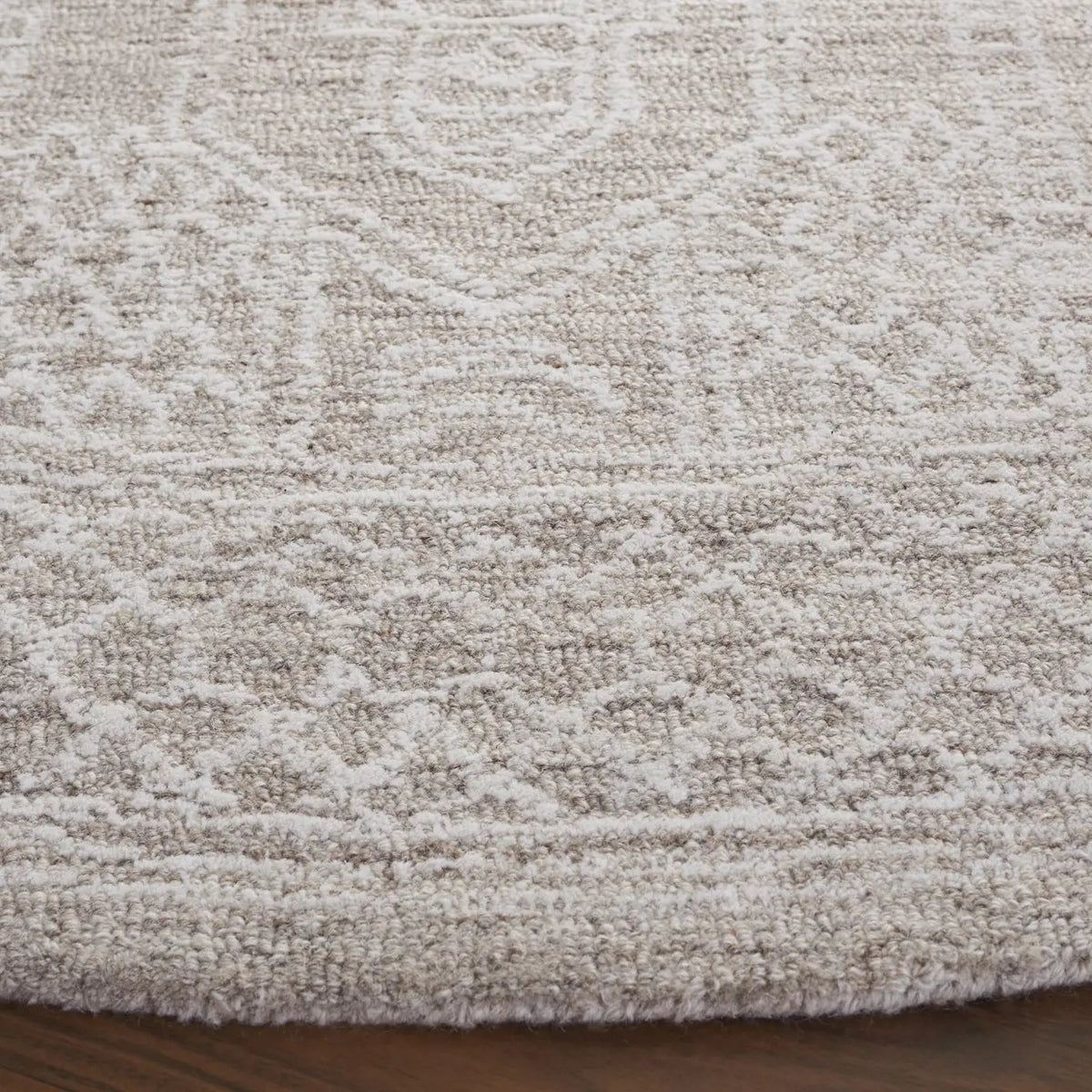 Safavieh Ebony 6'-0" x 6'-0" Rug in Beige / Ivory