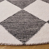 Safavieh Ebony 6'-0" x 6'-0" Rug in Ivory / Black