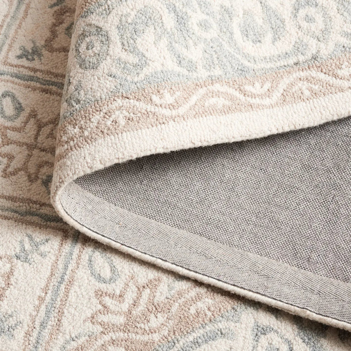 Safavieh Ebony 4'-0" x 6'-0" Rug in Grey / Ivory