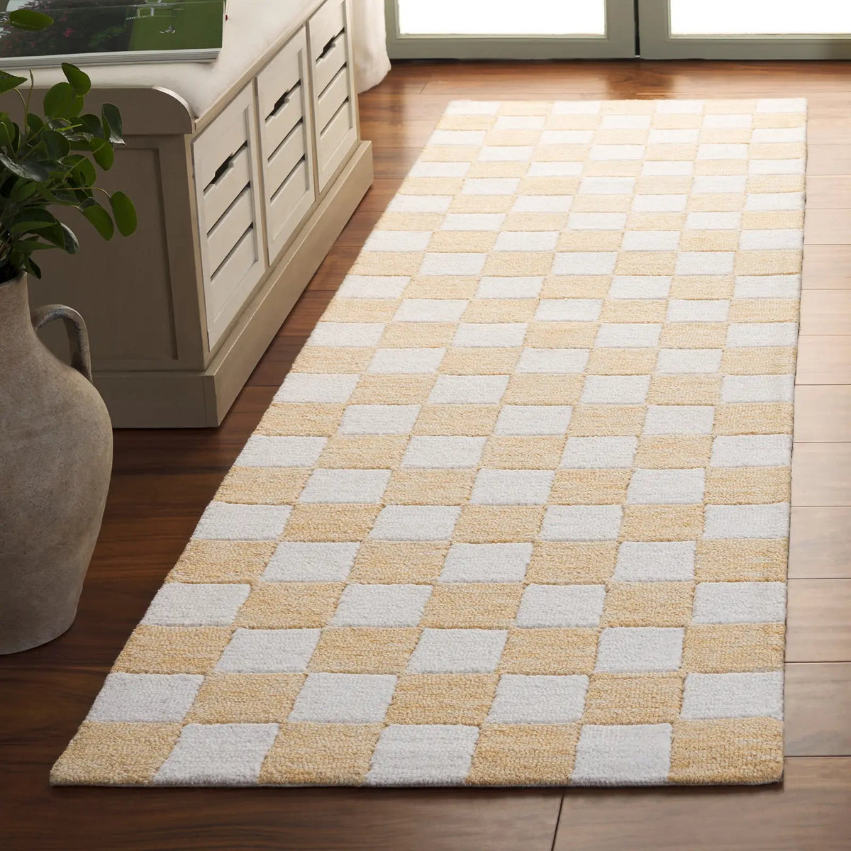 Safavieh Ebony 2'-3" x 8'-0" Rug in Gold / Ivory