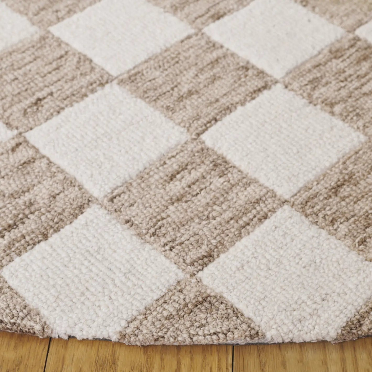 Safavieh Ebony 6'-0" x 6'-0" Rug in Brown / Ivory