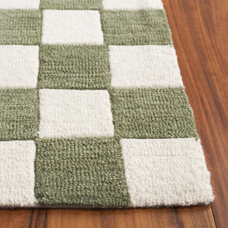 Safavieh Ebony 4'-0" x 6'-0" Rug in Green / Ivory