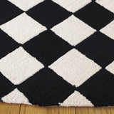 Safavieh Ebony 6'-0" x 6'-0" Rug in Black / Ivory