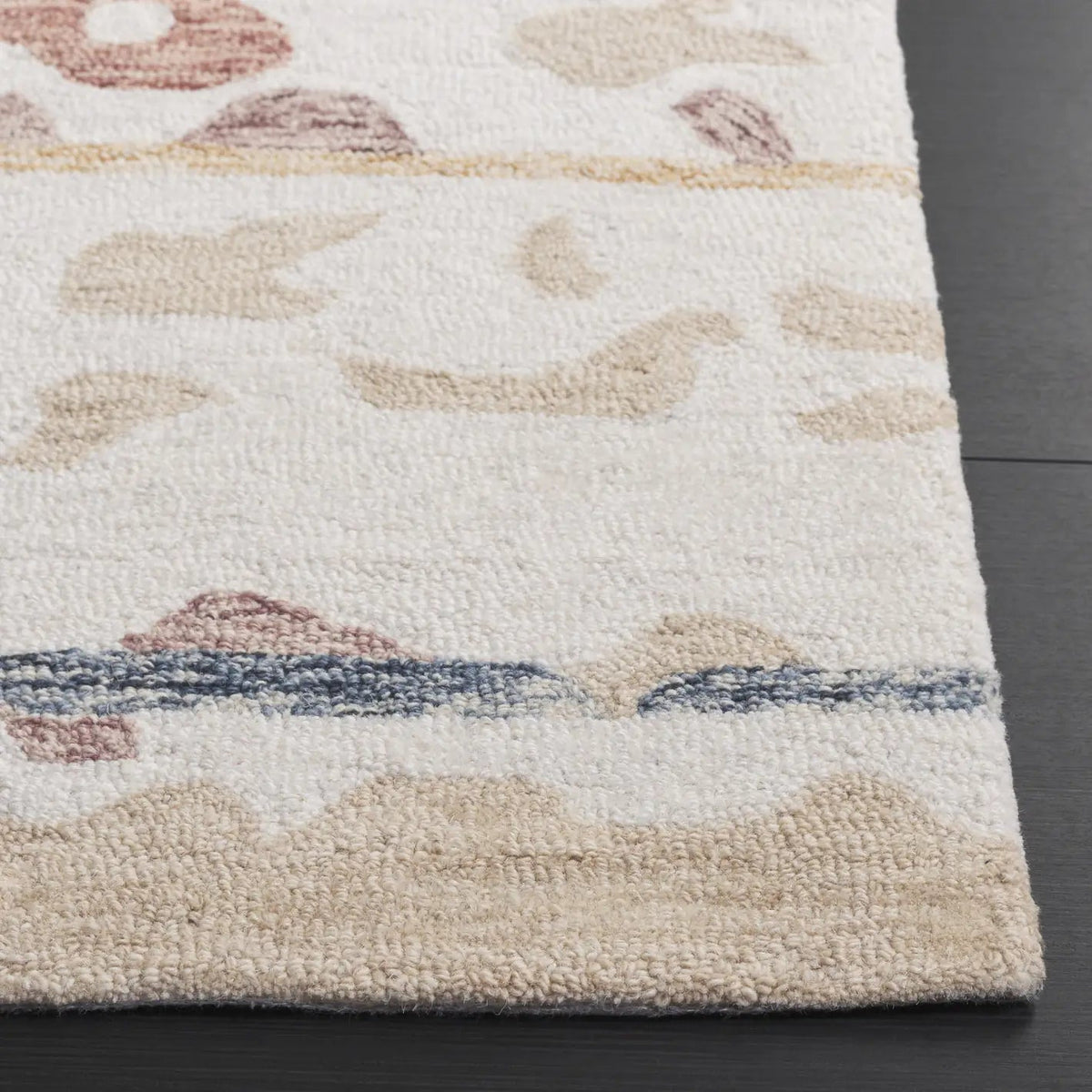 Safavieh Ebony 4'-0" x 6'-0" Rug in Beige / Rust