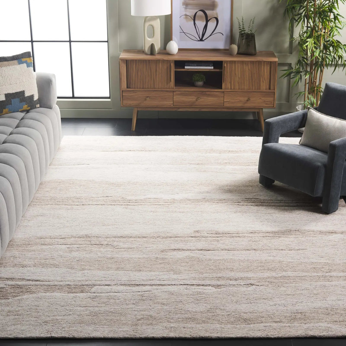 Safavieh Ebony 6'-0" x 9'-0" Rug in Brown / Ivory