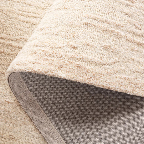 Safavieh Ebony 4'-0" x 6'-0" Rug in Beige / Ivory