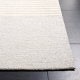 Safavieh Ebony 4'-0" x 6'-0" Rug in Black / Ivory