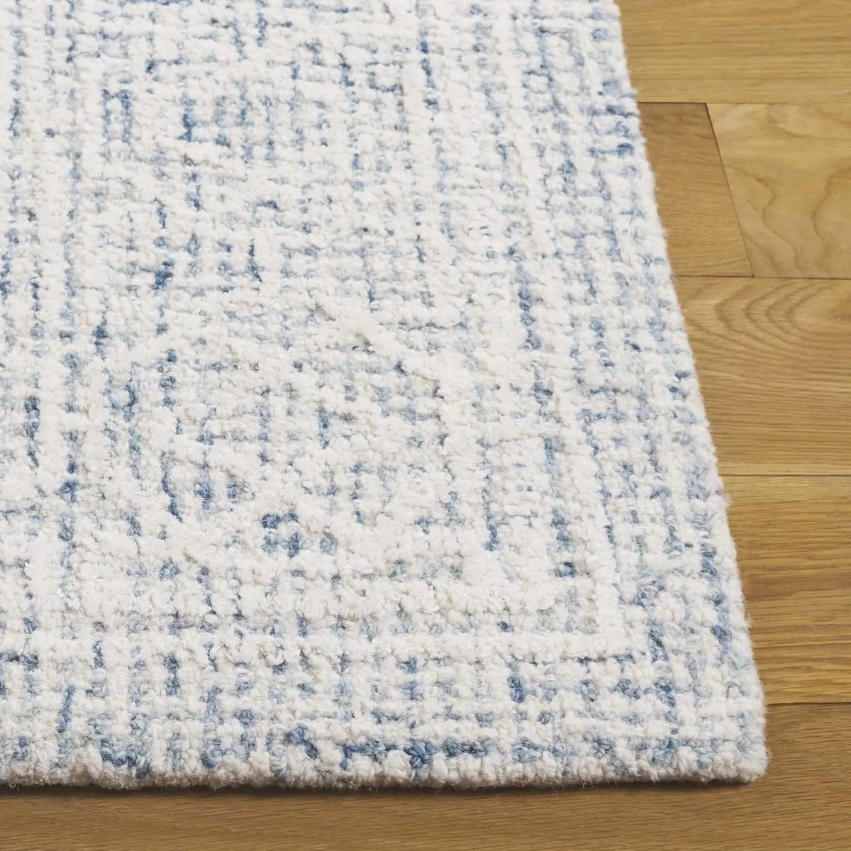 Safavieh Ebony 4'-0" x 6'-0" Rug in Blue / Ivory