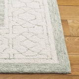 Safavieh Ebony 4'-0" x 6'-0" Rug in Green / Ivory