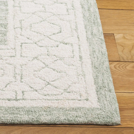 Safavieh Ebony 4'-0" x 6'-0" Rug in Green / Ivory