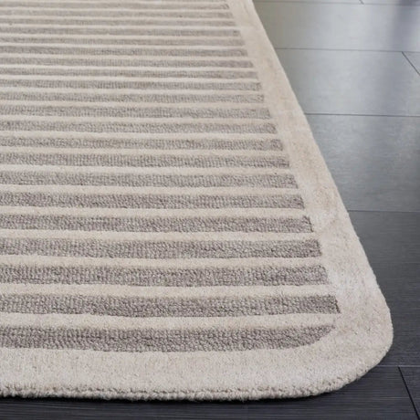 Safavieh Ebony 5'-0" x 8'-0" Rug in Grey / Ivory