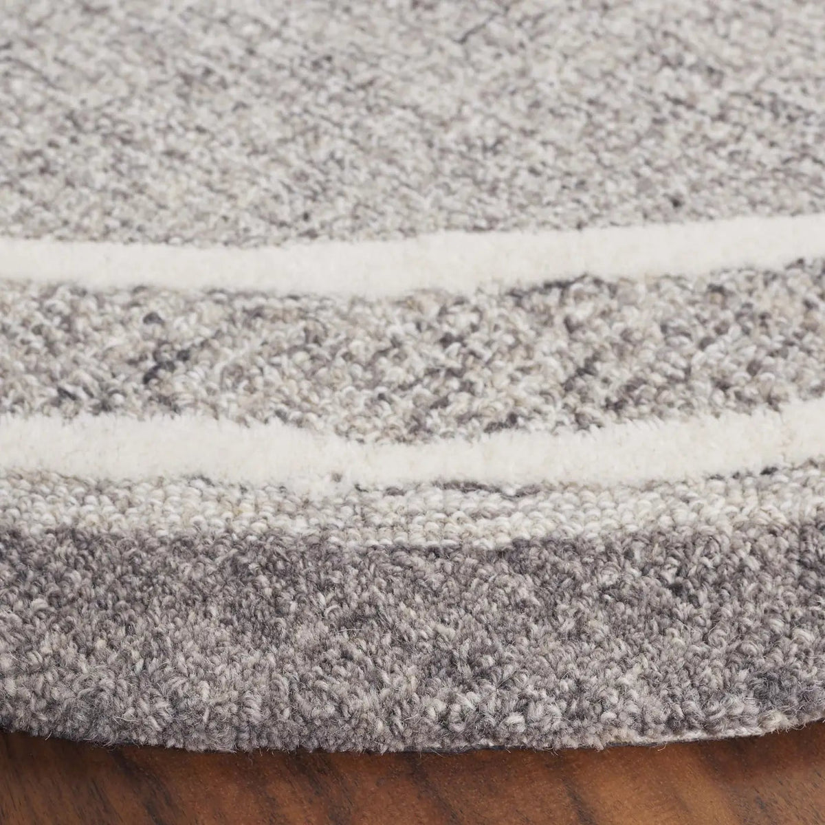 Safavieh Ebony 6'-0" x 6'-0" Rug in Grey / Ivory