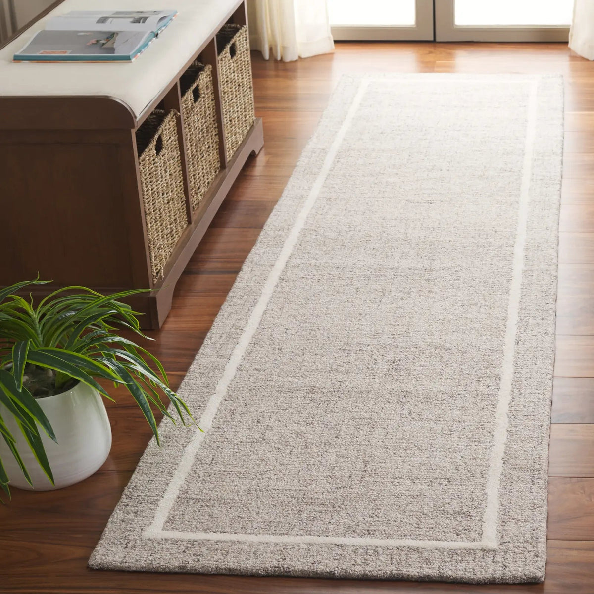 Safavieh Ebony 2'-3" x 9'-0" Rug in Grey / Ivory