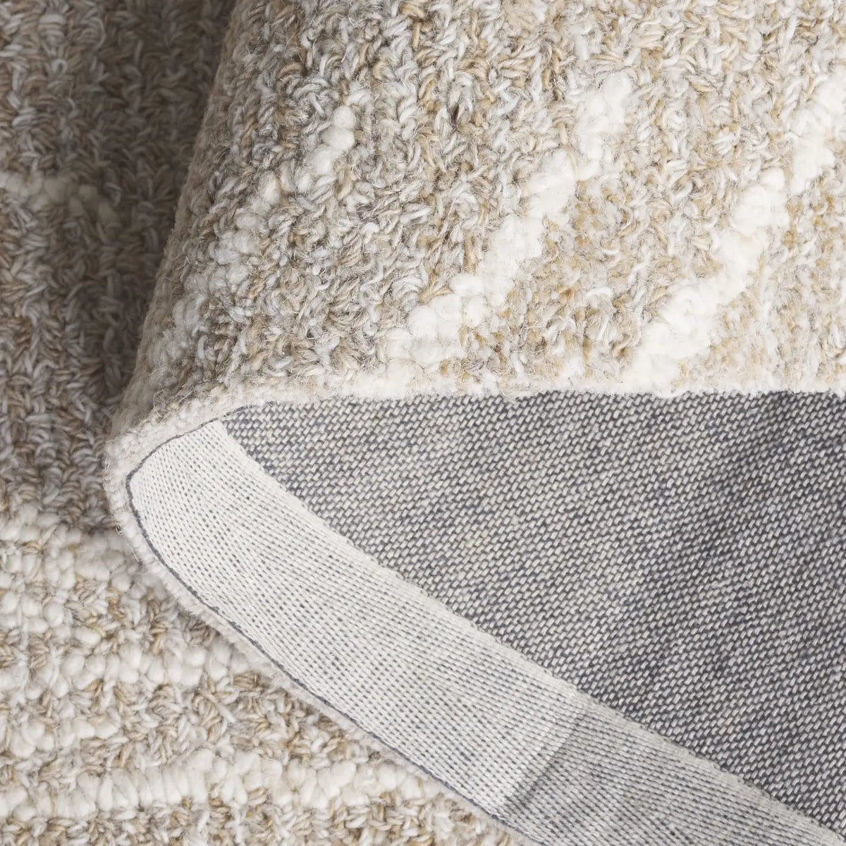 Safavieh Ebony 4'-0" x 6'-0" Rug in Grey / Ivory