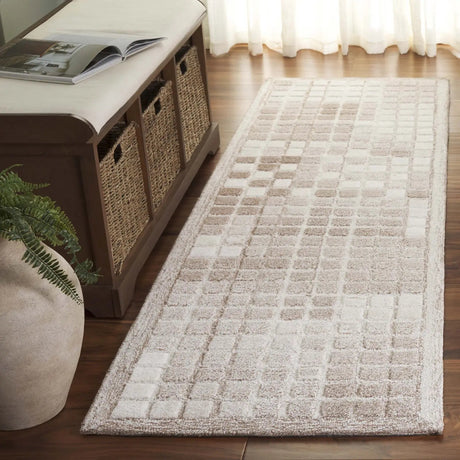 Safavieh Ebony 2'-3" x 8'-0" Rug in Ivory / Brown