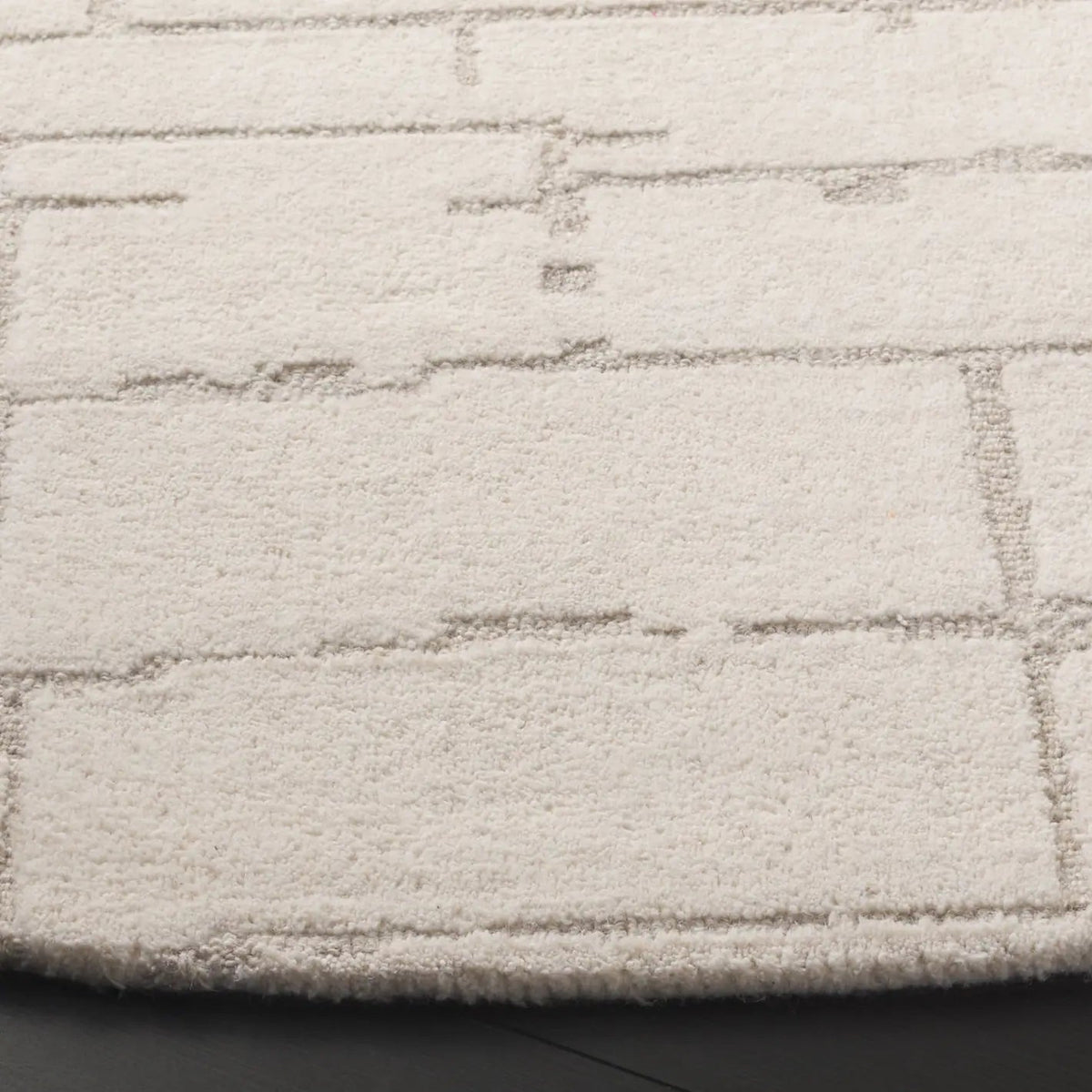 Safavieh Ebony 6'-0" x 6'-0" Rug in Ivory / Grey