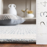 Safavieh Ebony 4'-0" x 6'-0" Rug in Blue / Ivory