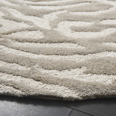 Safavieh Ebony 6'-0" x 6'-0" Rug in Grey / Ivory