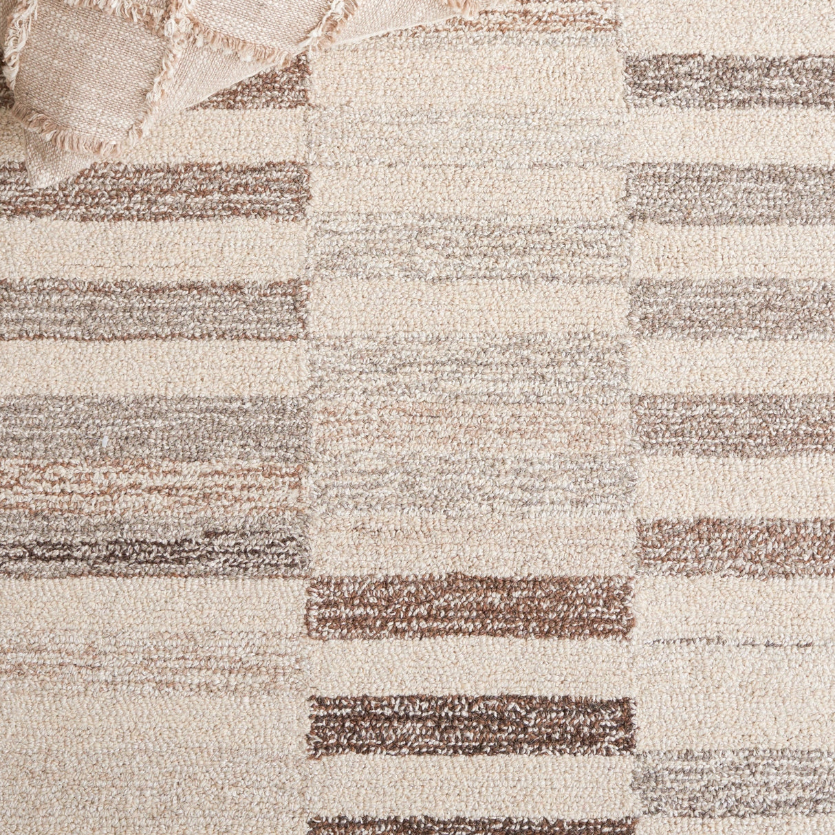 Safavieh Ebony Ebn601B Beige/Ivory Rug - Safavieh - ebn601b - 28