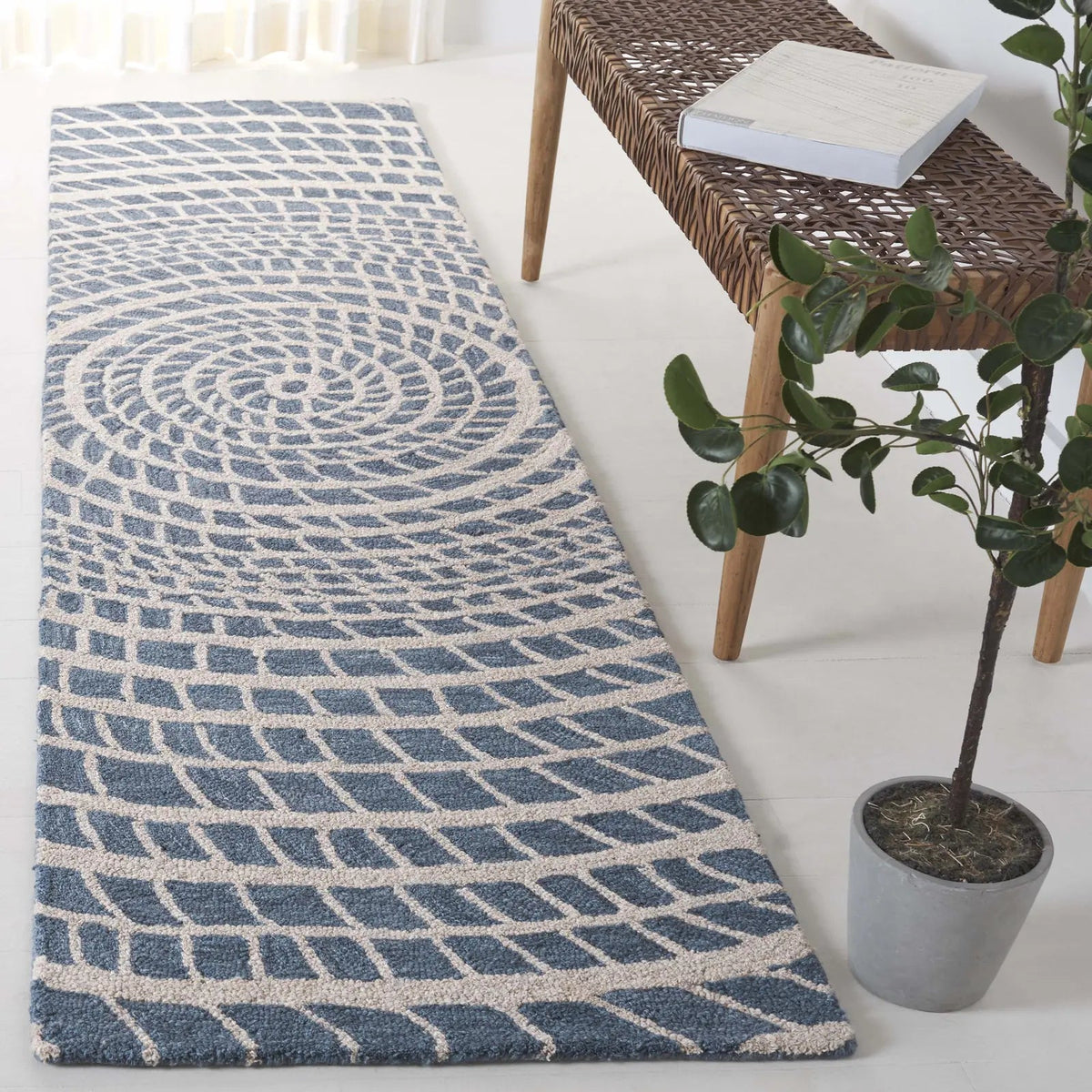 Safavieh Ebony 2'-3" x 9'-0" Rug in Blue / Ivory