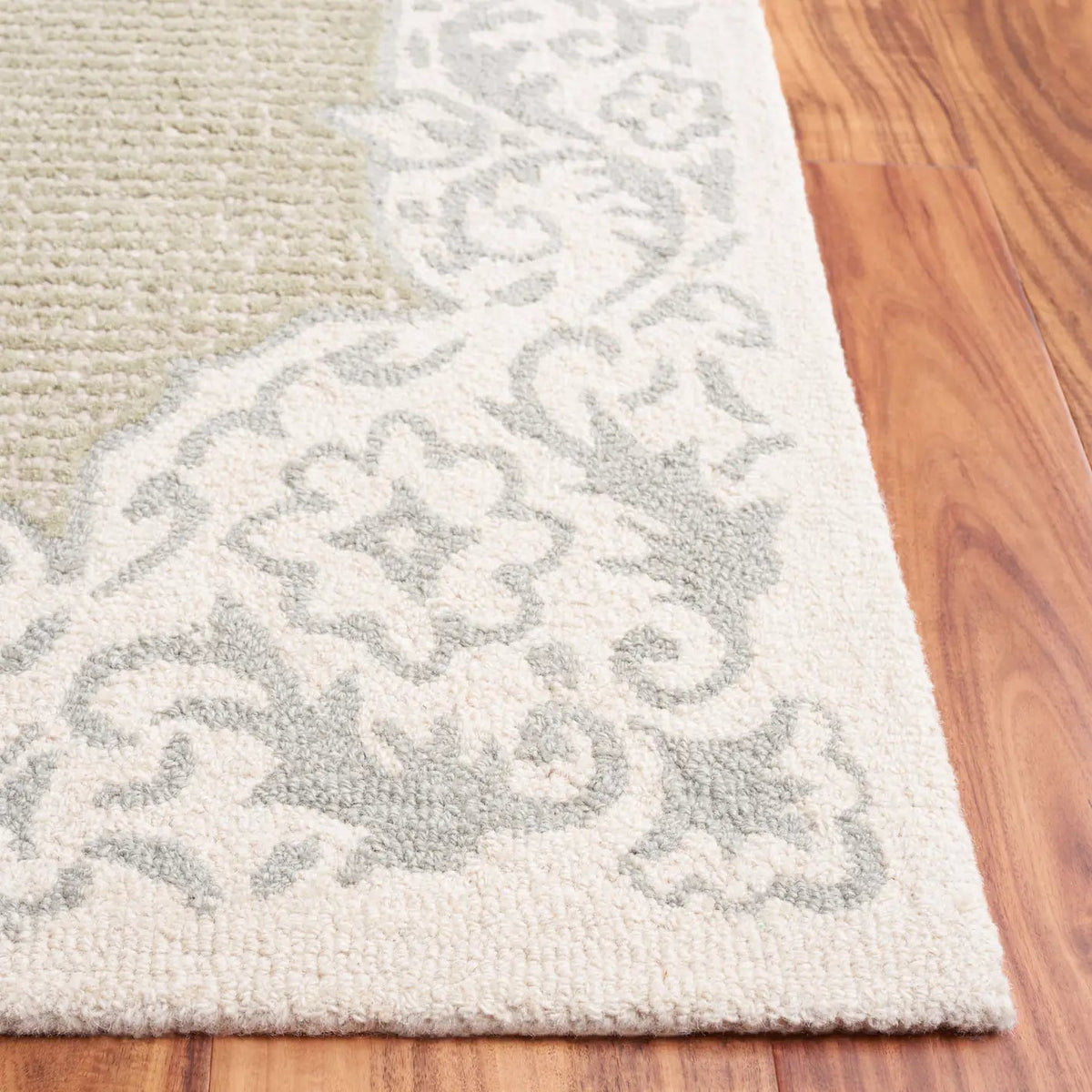 Safavieh Ebony 4'-0" x 6'-0" Rug in Beige / Green