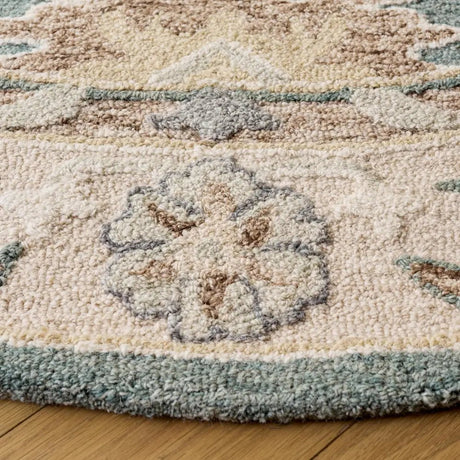 Safavieh Ebony 6'-0" x 6'-0" Rug in Green / Beige