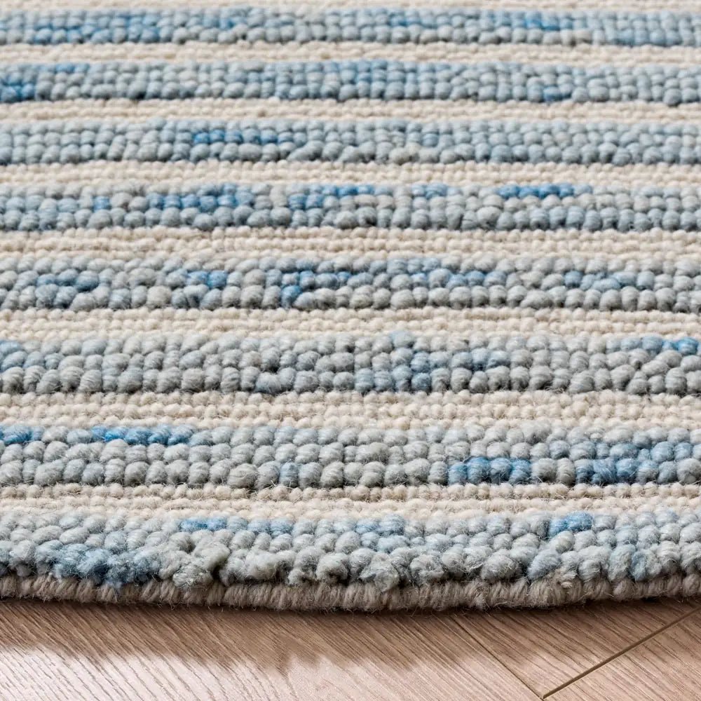 Safavieh Ebony 6'-0" x 6'-0" Rug in Light Blue / Ivory