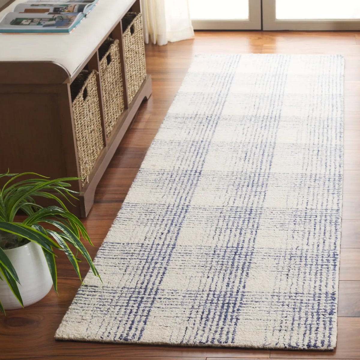 Safavieh Ebony 2'-3" x 8'-0" Rug in Ivory / Blue