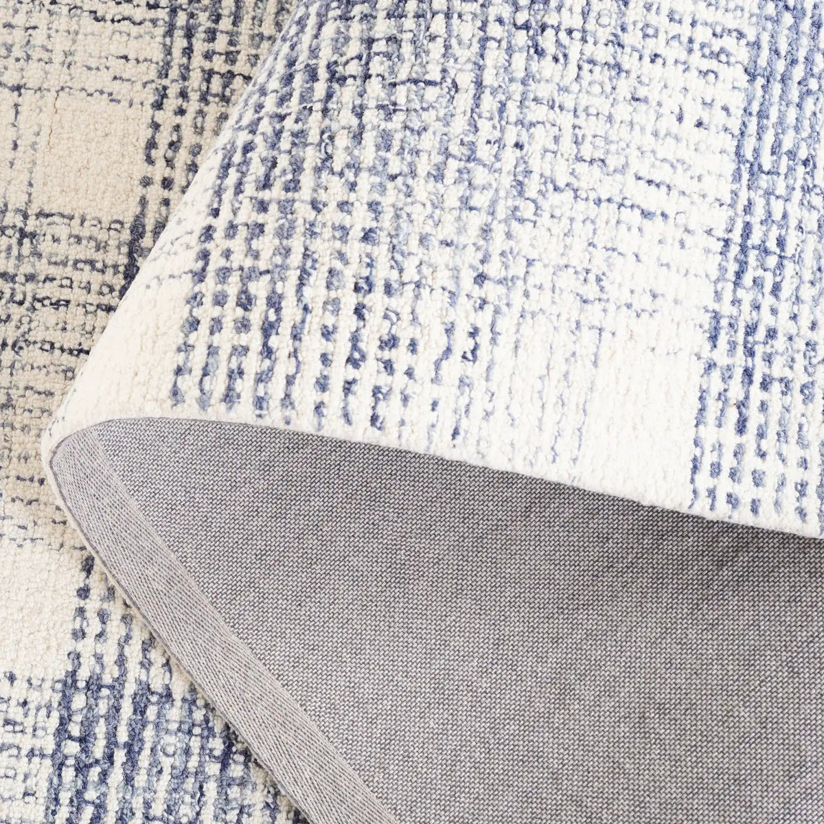 Safavieh Ebony 4'-0" x 6'-0" Rug in Ivory / Blue