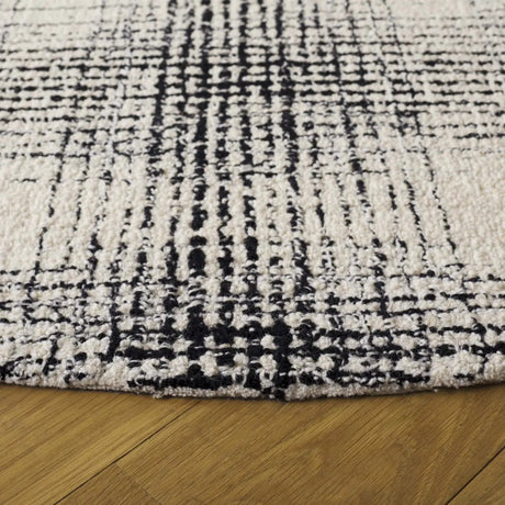 Safavieh Ebony 6'-0" x 6'-0" Rug in Ivory / Black