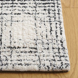 Safavieh Ebony 4'-0" x 6'-0" Rug in Ivory / Black