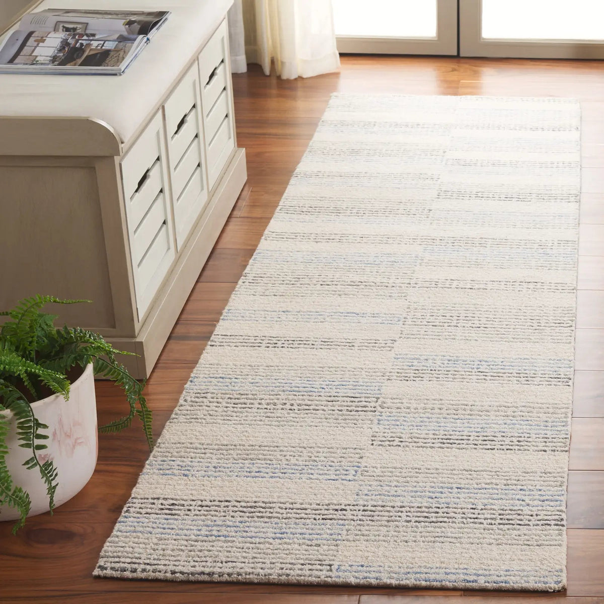 Safavieh Ebony 2'-3" x 8'-0" Rug in Ivory / Blue