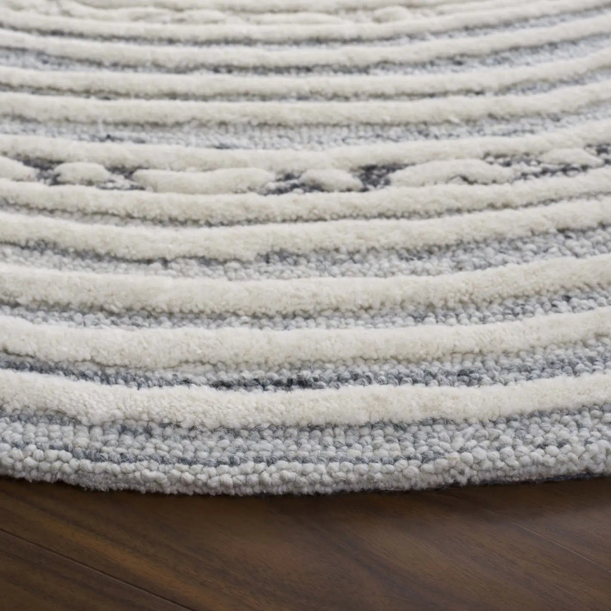 Safavieh Ebony 6'-0" x 6'-0" Rug in Ivory / Grey