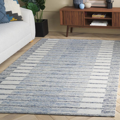 Safavieh Ebony 4'-0" x 6'-0" Rug in Ivory / Blue
