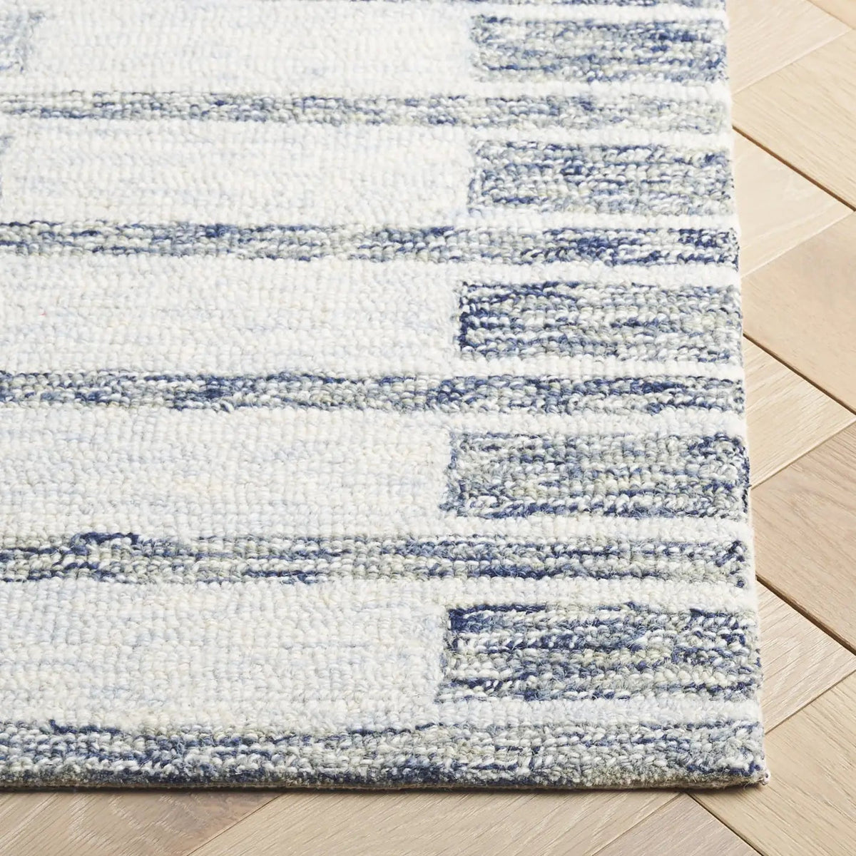 Safavieh Ebony 4'-0" x 6'-0" Rug in Ivory / Blue