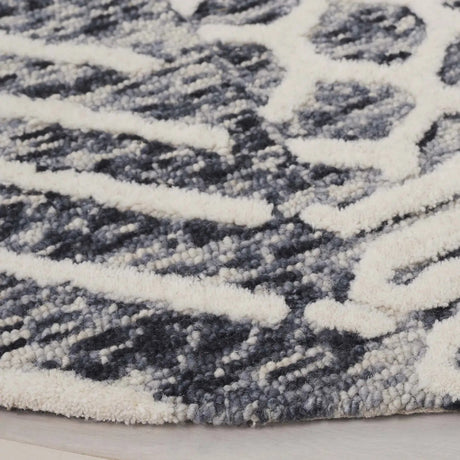 Safavieh Ebony 6'-0" x 6'-0" Rug in Ivory / Black