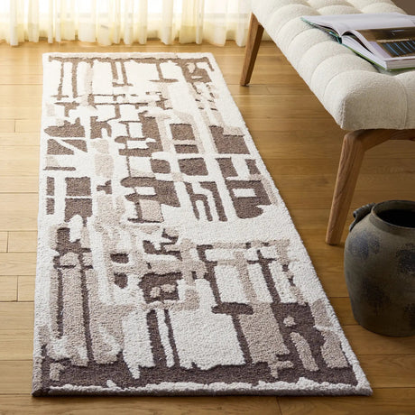 Safavieh Ebony 2'-3" x 8'-0" Rug in Ivory / Brown