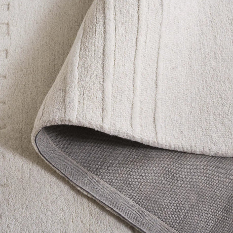 Safavieh Ebony 4'-0" x 6'-0" Rug in Ivory