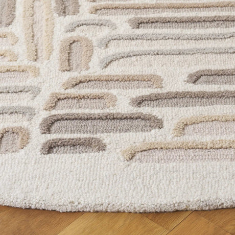 Safavieh Ebony 6'-0" x 6'-0" Rug in Beige / Ivory
