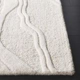 Safavieh Ebony 4'-0" x 6'-0" Rug in Grey / Ivory