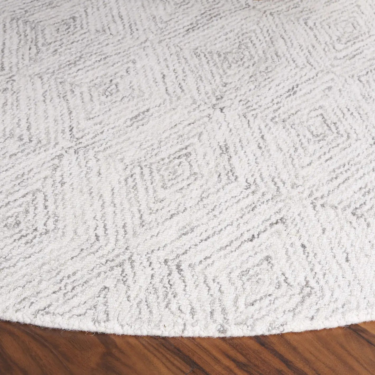 Safavieh Ebony 6'-0" x 6'-0" Rug in Grey / Ivory