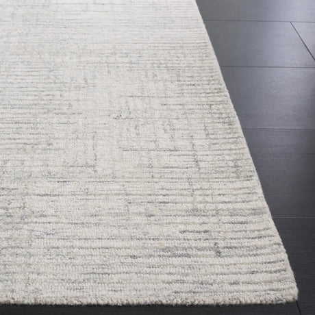 Safavieh Ebony 4'-0" x 6'-0" Rug in Grey / Ivory