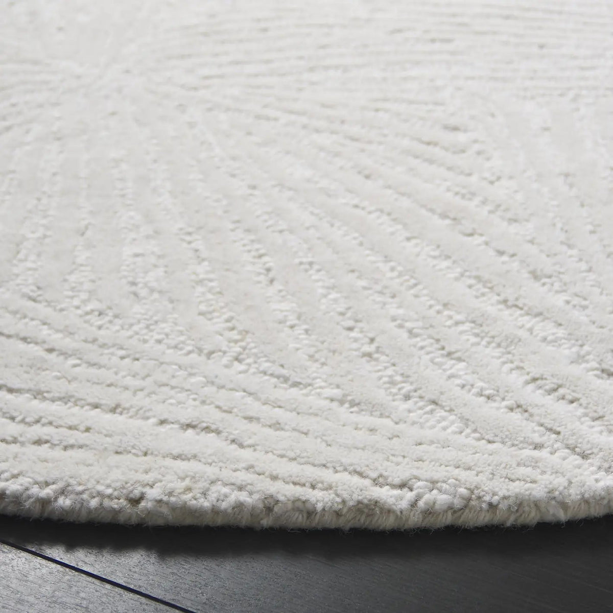 Safavieh Ebony 6'-0" x 6'-0" Rug in Ivory