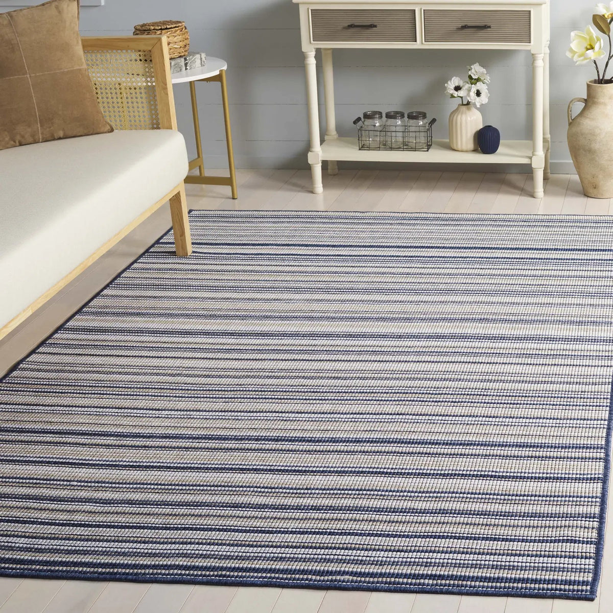 Safavieh Escape 600 5'-3" x 7'-6" Rug in Beige / Blue