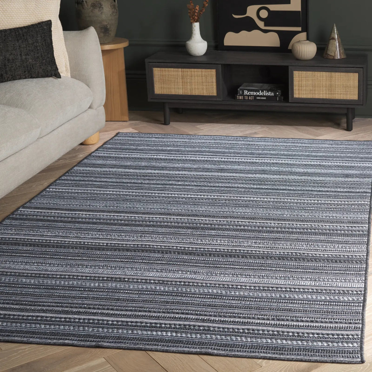 Safavieh Escape 700 5'-3" x 7'-6" Rug in Grey / Ivory